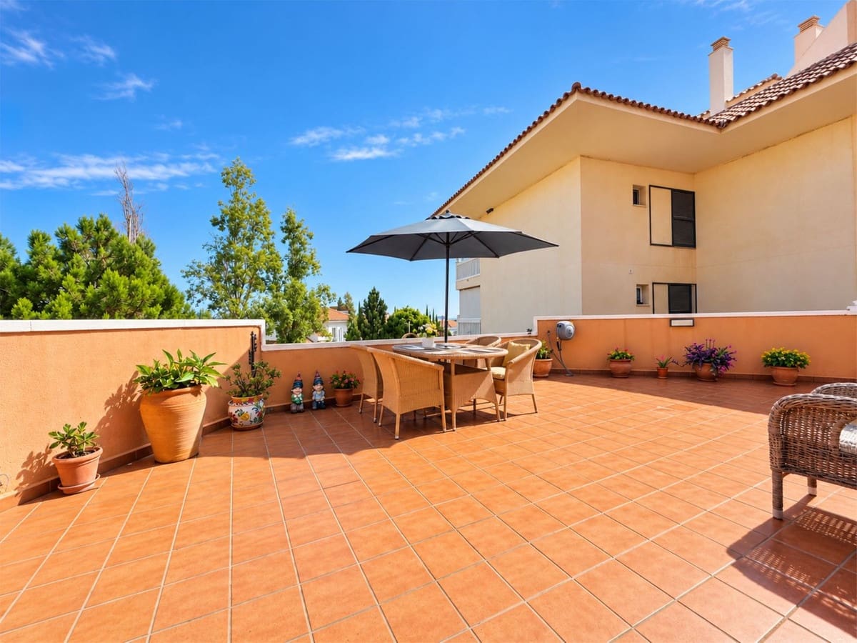 2 bedroom Apartment for sale in Fuengirola with pool garage - € 494,000 (Ref: 10162496)