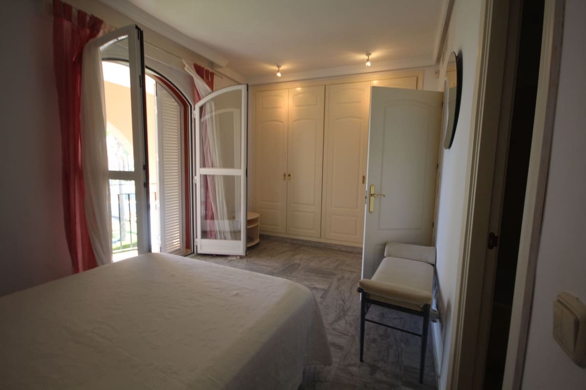 3 sypialnia Dom blizniak na sprzedaż w Bahia de Marbella z basenem garażem - 1 150 000 € (Ref: 10167072)