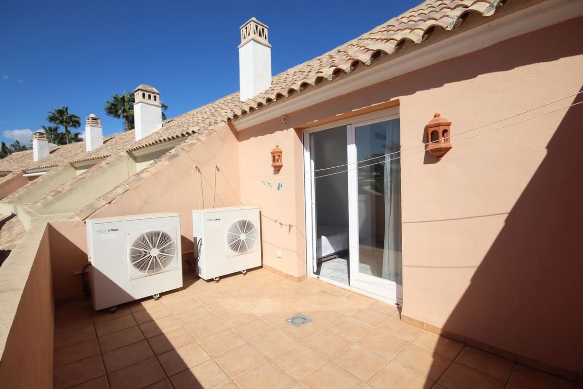 3 sypialnia Dom blizniak na sprzedaż w Bahia de Marbella z basenem garażem - 1 150 000 € (Ref: 10167072)