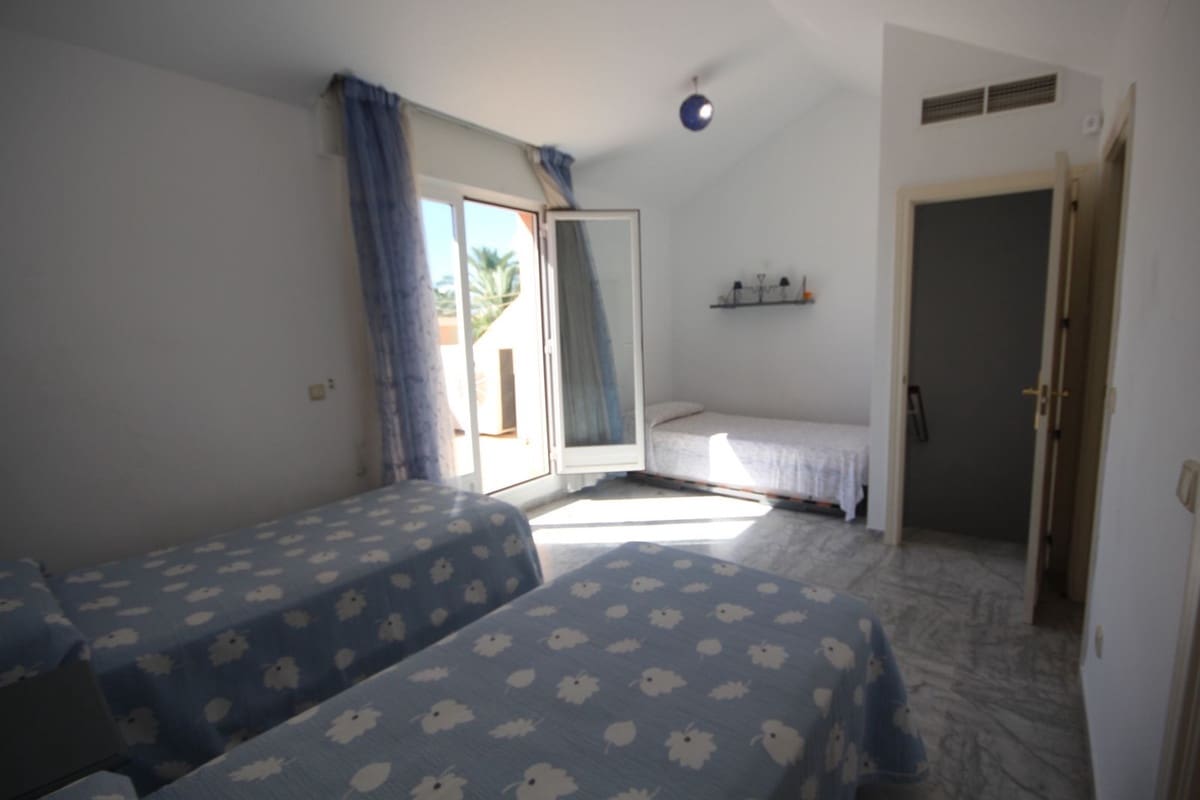 3 sypialnia Dom blizniak na sprzedaż w Bahia de Marbella z basenem garażem - 1 150 000 € (Ref: 10167072)