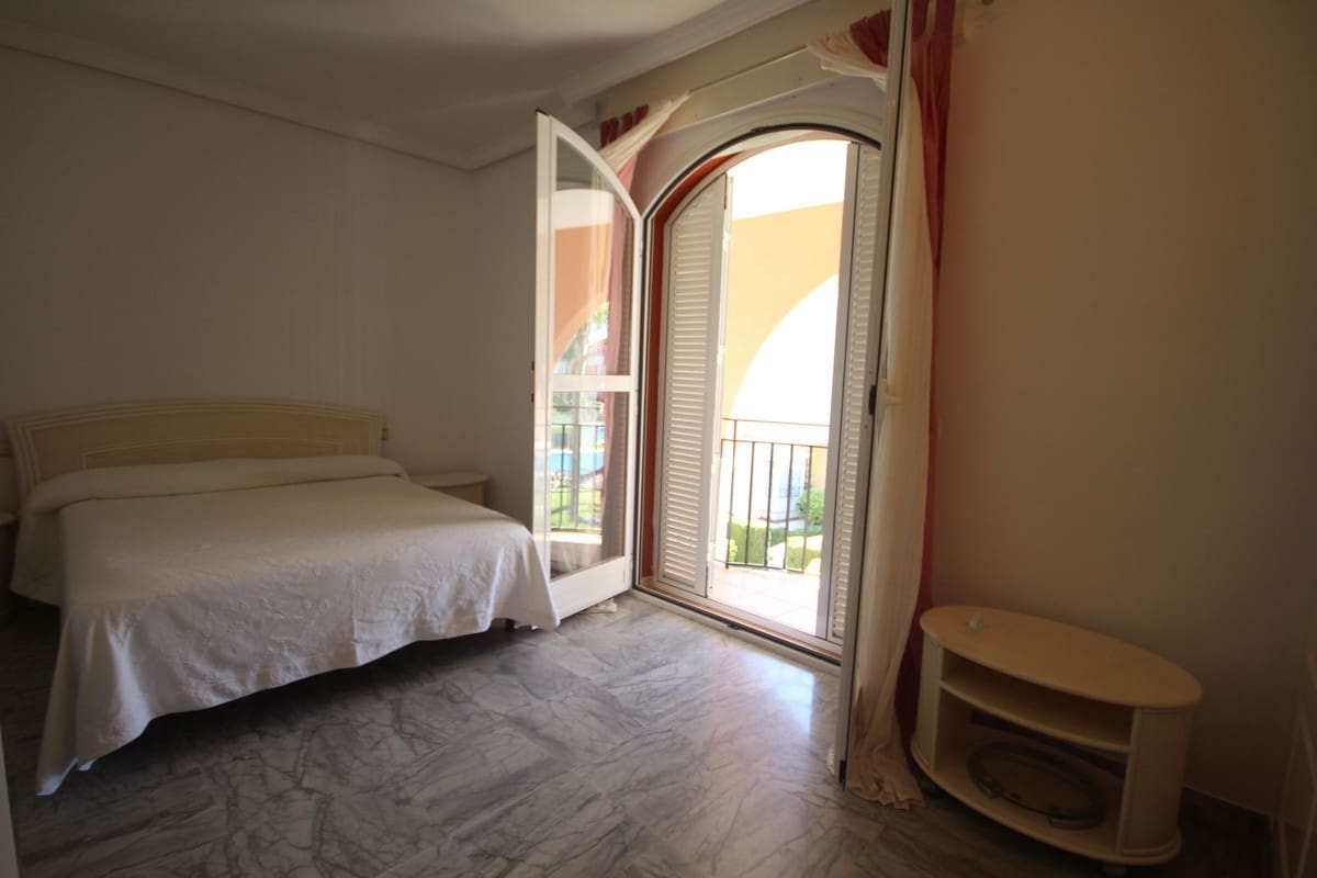 3 sypialnia Dom blizniak na sprzedaż w Bahia de Marbella z basenem garażem - 1 150 000 € (Ref: 10167072)