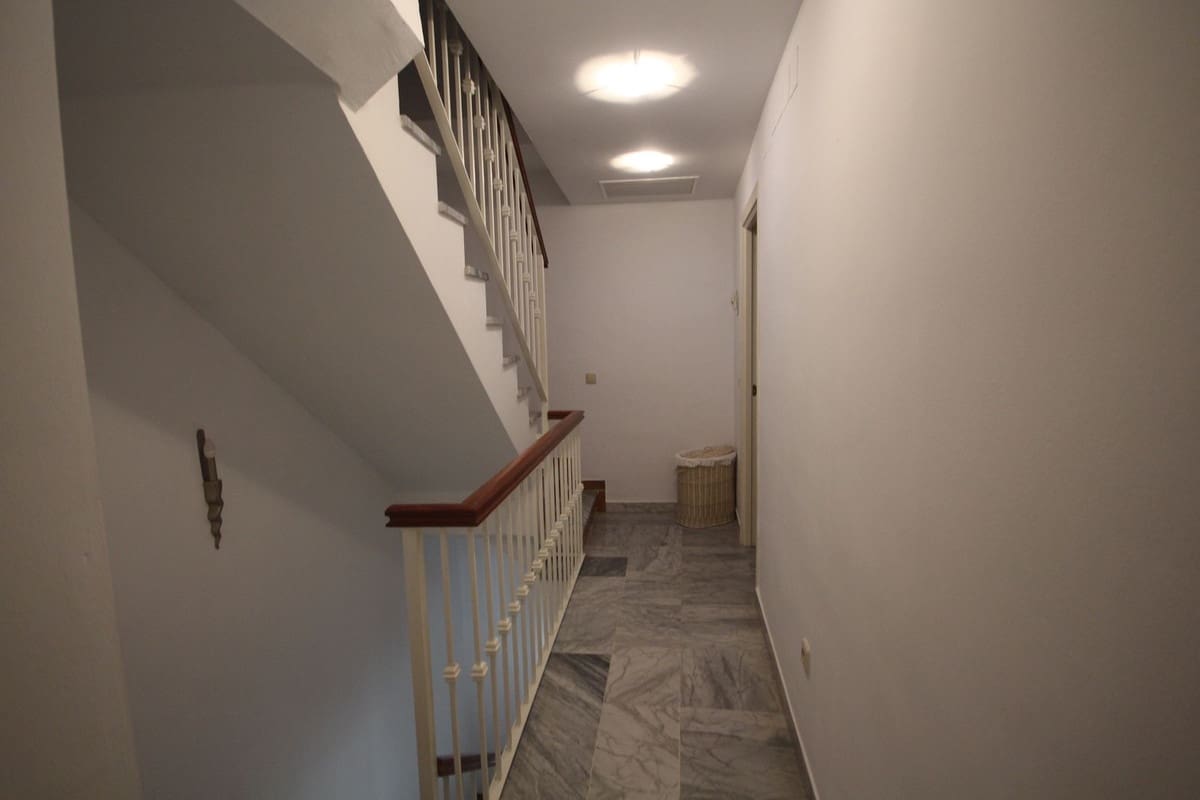3 sypialnia Dom blizniak na sprzedaż w Bahia de Marbella z basenem garażem - 1 150 000 € (Ref: 10167072)