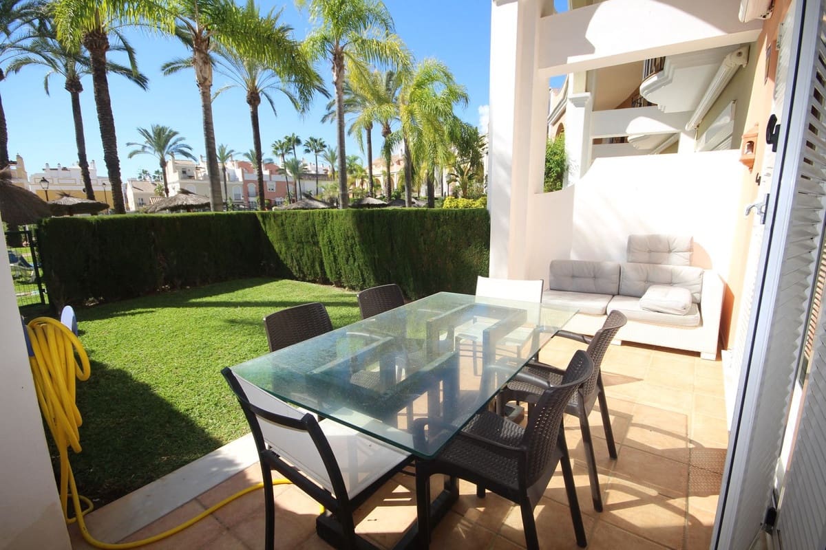 3 sypialnia Dom blizniak na sprzedaż w Bahia de Marbella z basenem garażem - 1 150 000 € (Ref: 10167072)