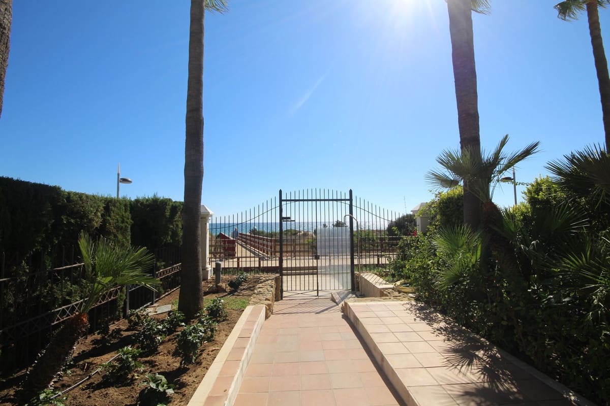3 sypialnia Dom blizniak na sprzedaż w Bahia de Marbella z basenem garażem - 1 150 000 € (Ref: 10167072)