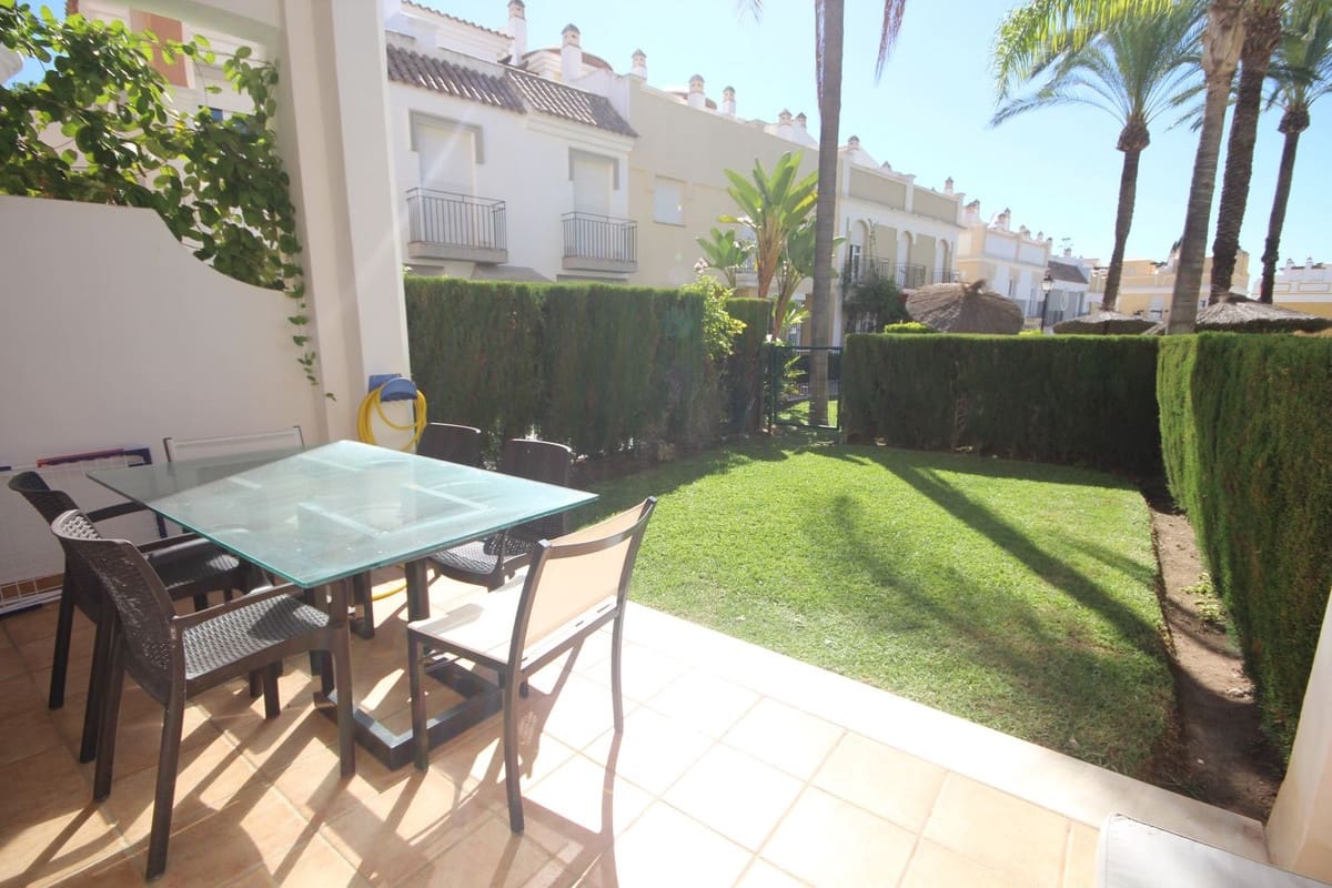 3 sypialnia Dom blizniak na sprzedaż w Bahia de Marbella z basenem garażem - 1 150 000 € (Ref: 10167072)