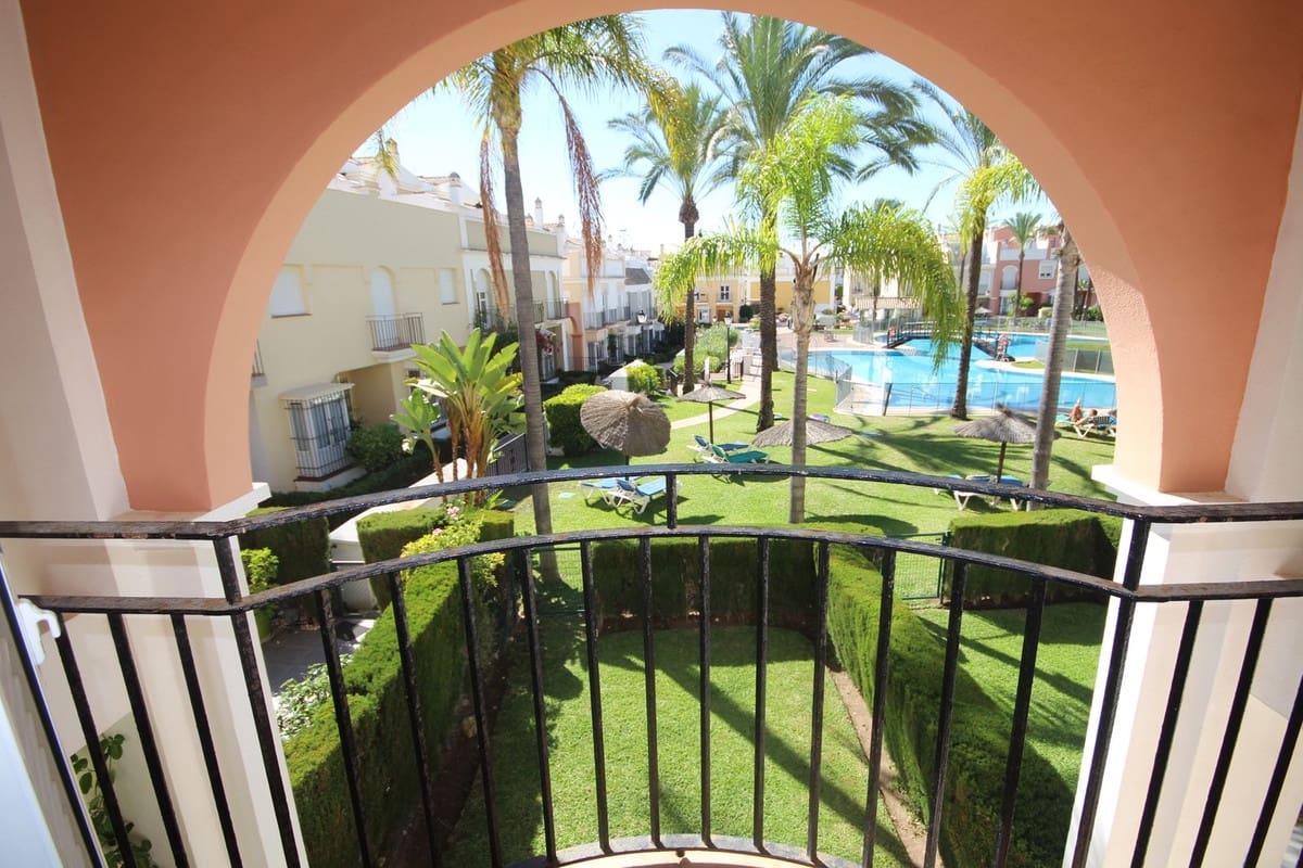 3 sypialnia Dom blizniak na sprzedaż w Bahia de Marbella z basenem garażem - 1 150 000 € (Ref: 10167072)