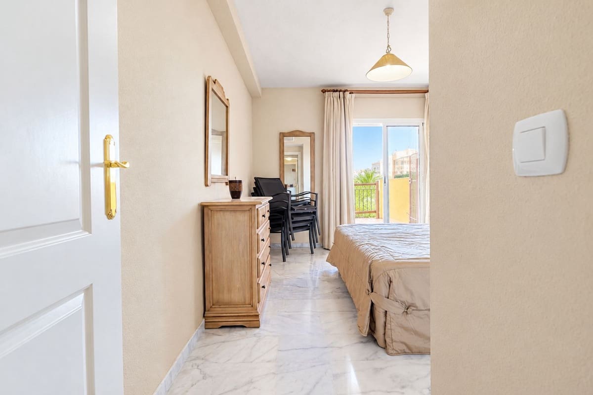 2 soveværelse Lejlighed til salg i La Reserva med swimmingpool garage - € 339.900 (Ref: 10168940)