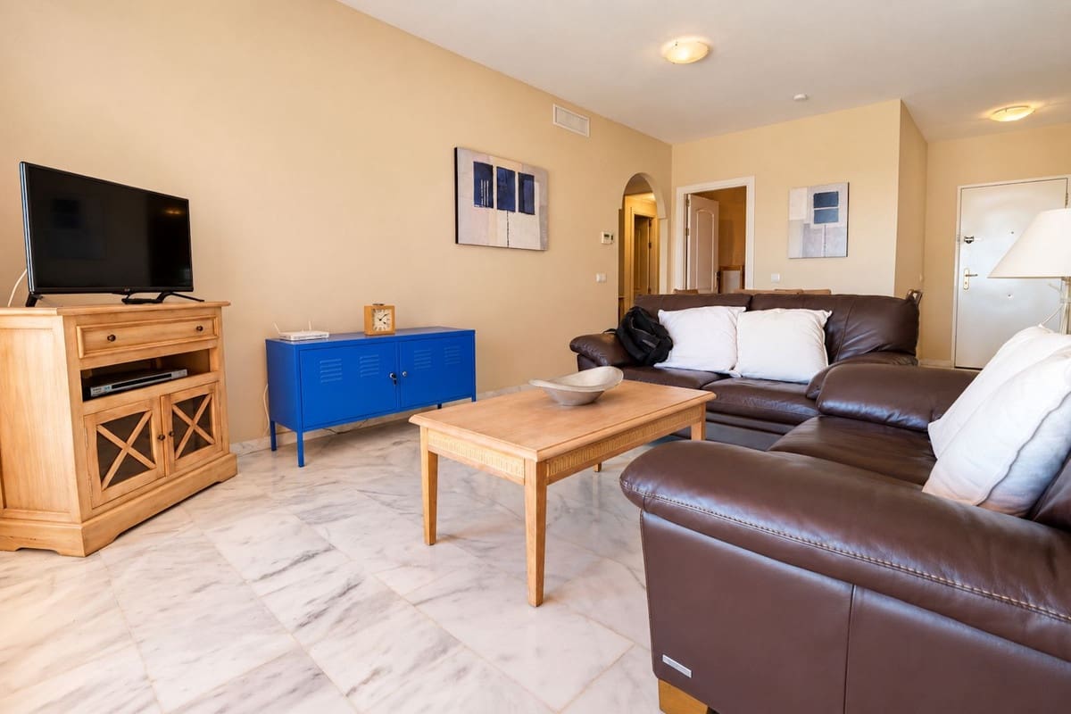2 soveværelse Lejlighed til salg i La Reserva med swimmingpool garage - € 339.900 (Ref: 10168940)