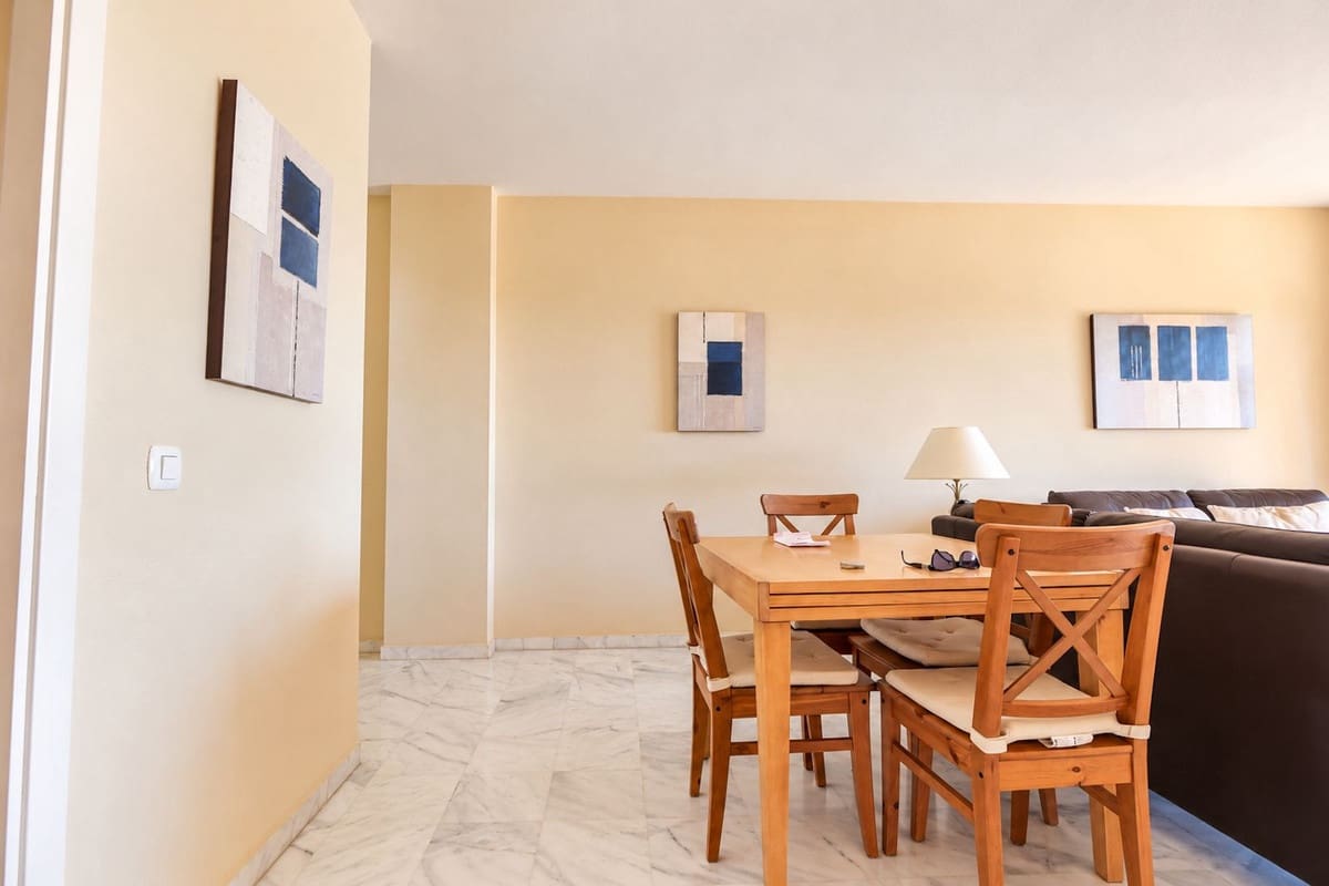 2 soveværelse Lejlighed til salg i La Reserva med swimmingpool garage - € 339.900 (Ref: 10168940)