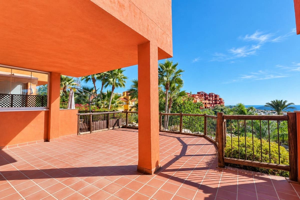 2 soveværelse Lejlighed til salg i La Reserva med swimmingpool garage - € 339.900 (Ref: 10168940)