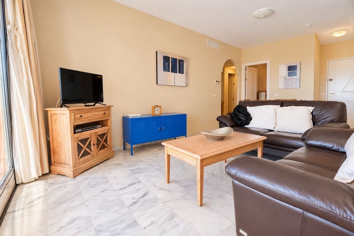 2 soveværelse Lejlighed til salg i La Reserva med swimmingpool garage - € 339.900 (Ref: 10168940)