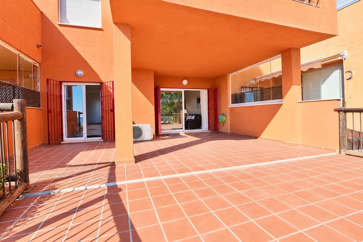 2 soveværelse Lejlighed til salg i La Reserva med swimmingpool garage - € 339.900 (Ref: 10168940)