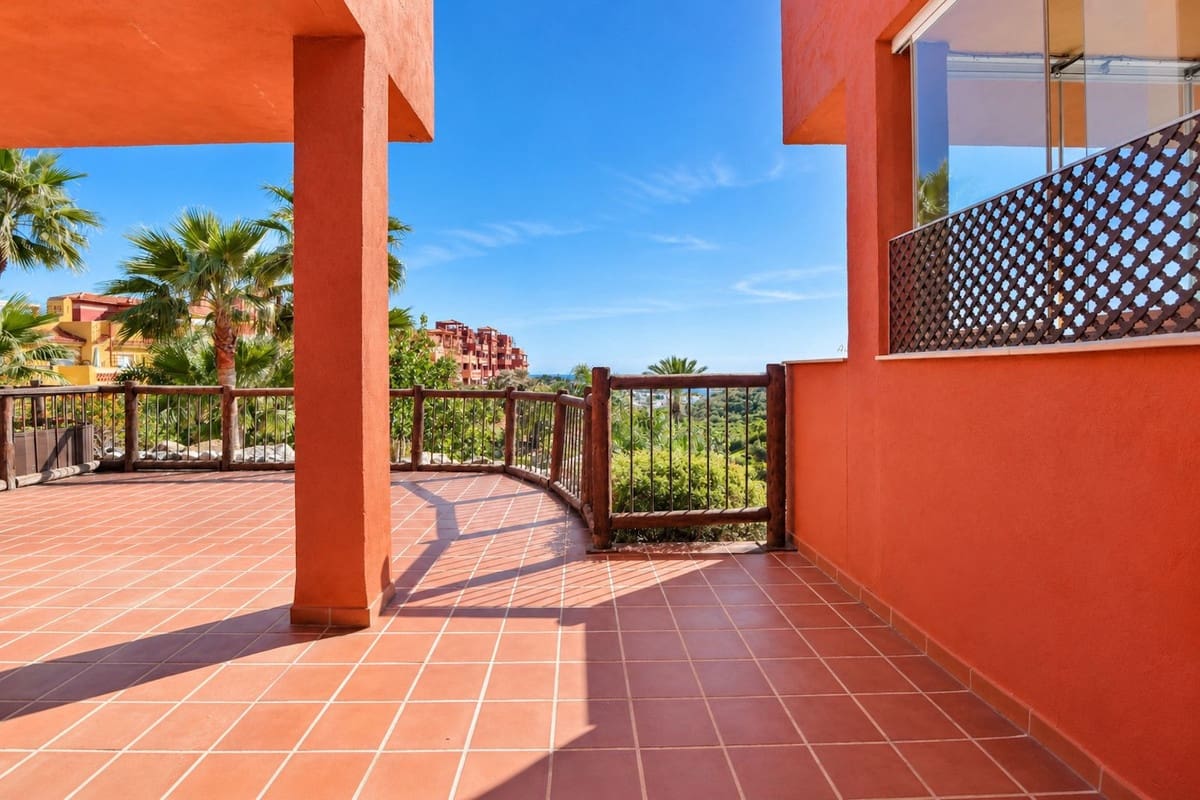 2 soveværelse Lejlighed til salg i La Reserva med swimmingpool garage - € 339.900 (Ref: 10168940)