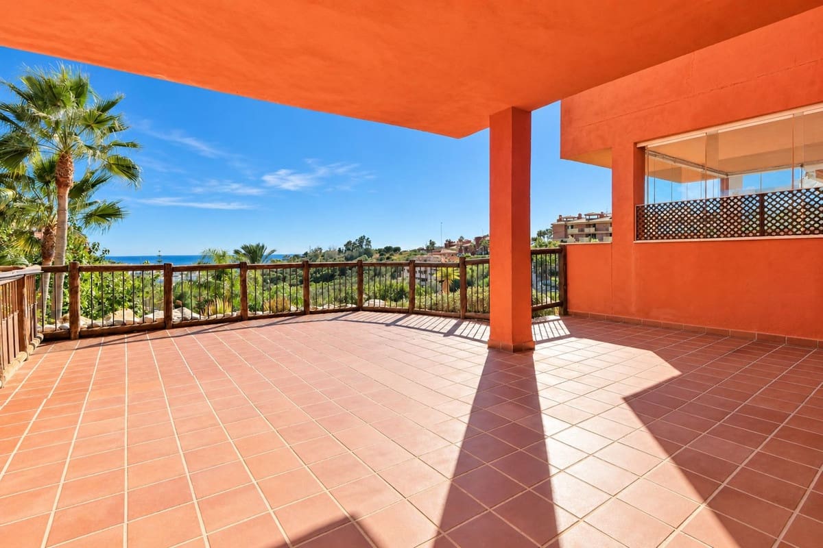 2 soveværelse Lejlighed til salg i La Reserva med swimmingpool garage - € 339.900 (Ref: 10168940)