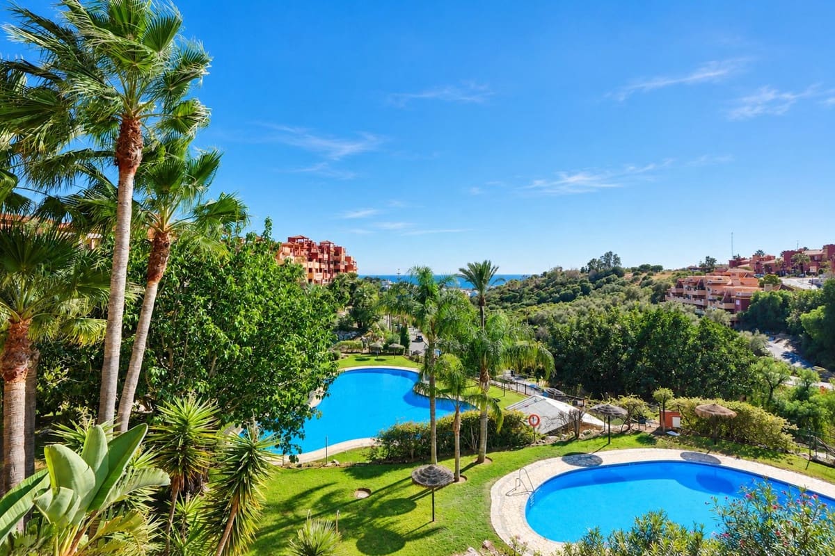 2 soveværelse Lejlighed til salg i La Reserva med swimmingpool garage - € 339.900 (Ref: 10168940)