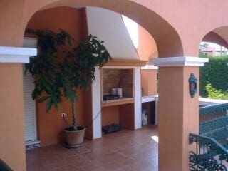 4 bedroom Villa for sale in Marbella with pool garage - € 2,200,000 (Ref: 5395997)