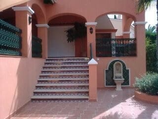 4 bedroom Villa for sale in Marbella with pool garage - € 2,200,000 (Ref: 5395997)