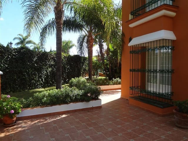 Chalet de 4 habitaciones en Marbella en venta con piscina garaje - 2.200.000 € (Ref: 5395997)