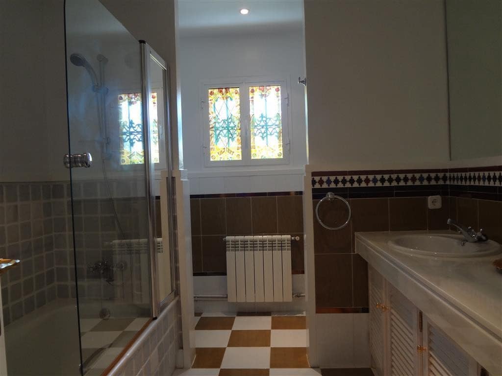 4 bedroom Villa for sale in Marbella with pool garage - € 2,200,000 (Ref: 5395997)