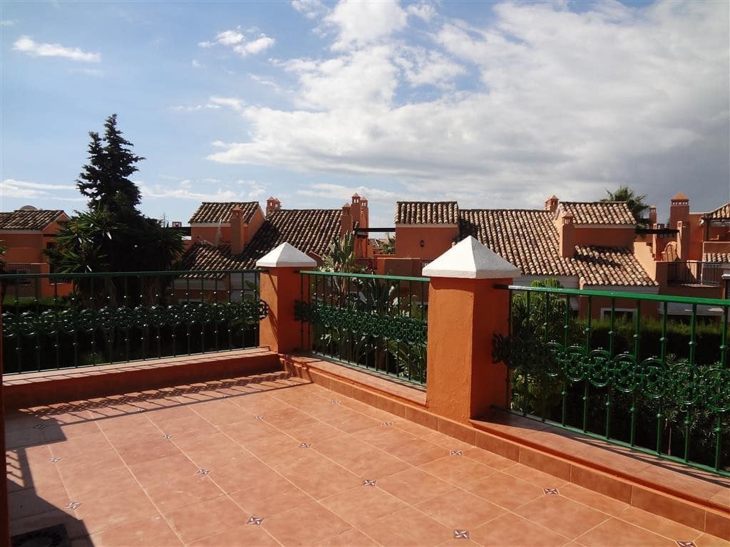 4 bedroom Villa for sale in Marbella with pool garage - € 2,200,000 (Ref: 5395997)