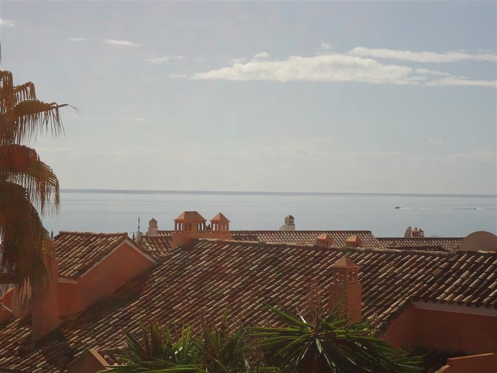 4 bedroom Villa for sale in Marbella with pool garage - € 2,200,000 (Ref: 5395997)