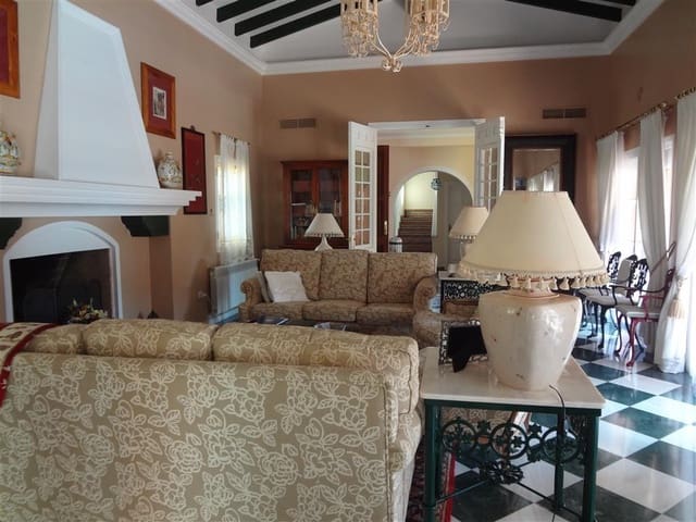 Chalet de 4 habitaciones en Marbella en venta con piscina garaje - 2.200.000 € (Ref: 5395997)