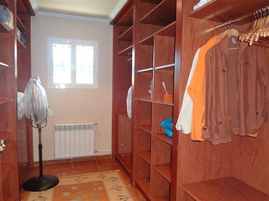 4 slaapkamer Villa te koop in Marbella met zwembad garage - € 2.200.000 (Ref: 5395997)