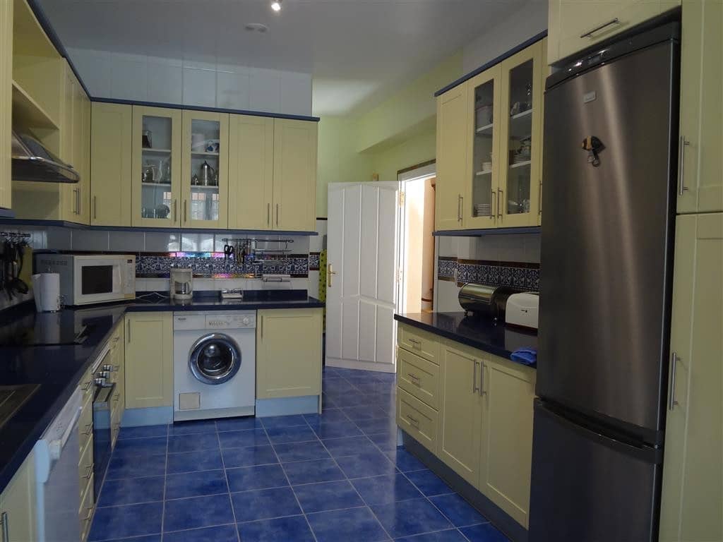 4 slaapkamer Villa te koop in Marbella met zwembad garage - € 2.200.000 (Ref: 5395997)