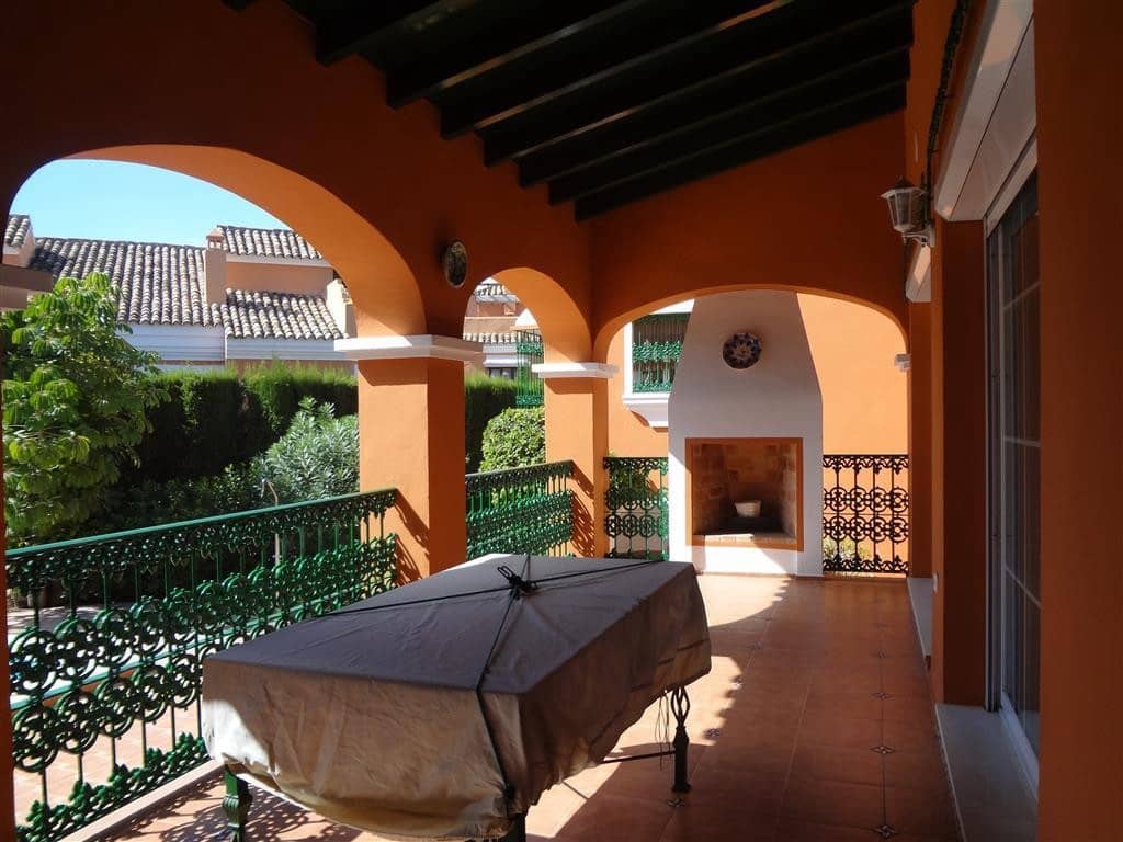 4 slaapkamer Villa te koop in Marbella met zwembad garage - € 2.200.000 (Ref: 5395997)