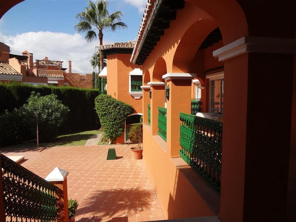 4 slaapkamer Villa te koop in Marbella met zwembad garage - € 2.200.000 (Ref: 5395997)