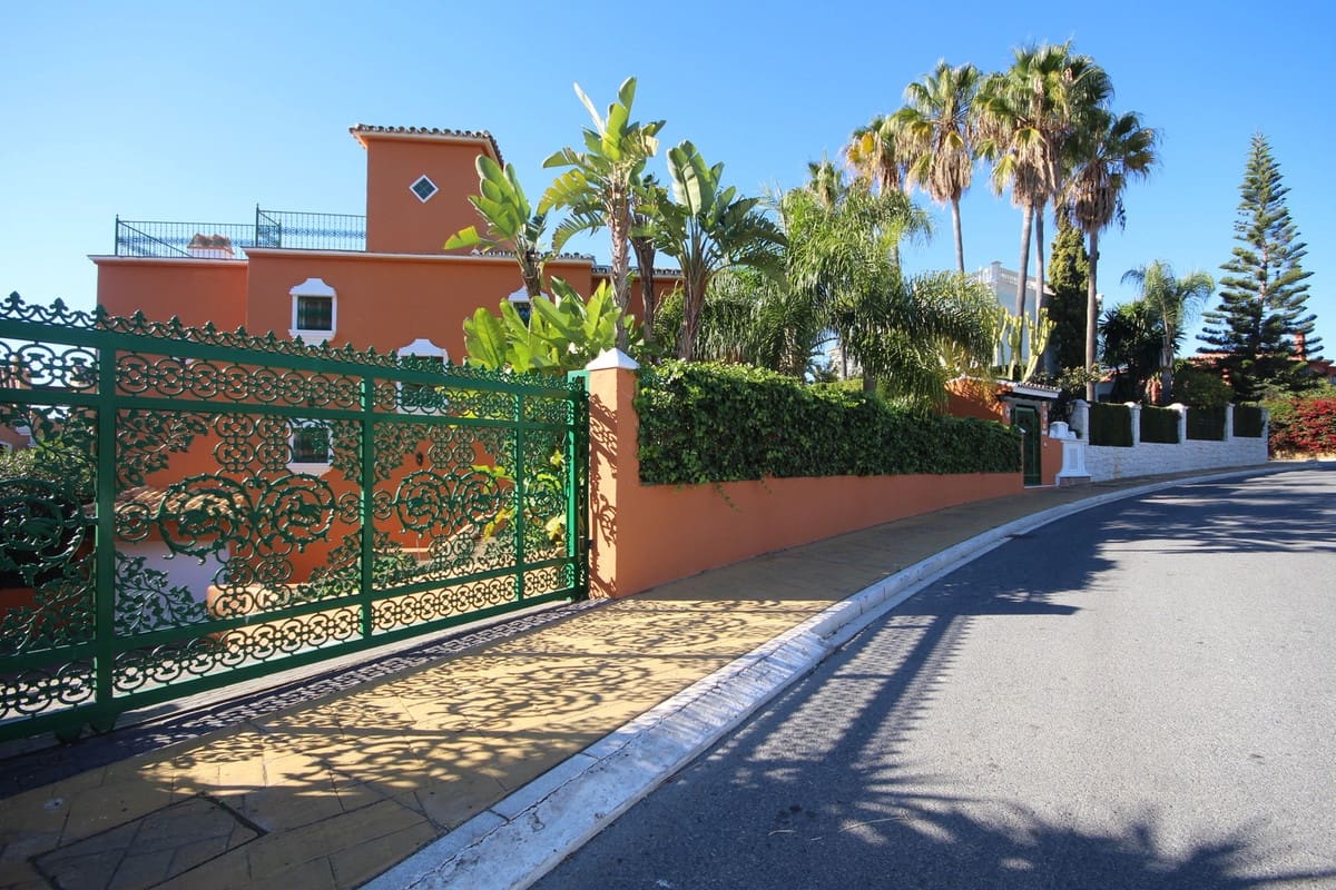 4 makuuhuone Huvila myytävänä paikassa Marbella mukana uima-altaan 
autotalli - 2 200 000 € (Ref: 5395997)