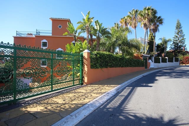 4 makuuhuone Huvila myytävänä paikassa Marbella mukana uima-altaan 
autotalli - 2 200 000 € (Ref: 5395997)