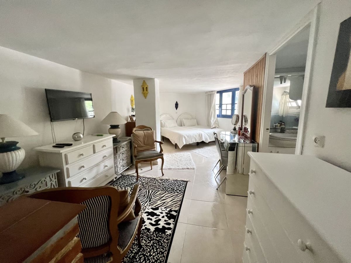 2 soveværelse Virksomhed til salg i Cabopino med swimmingpool - € 325.000 (Ref: 7956762)