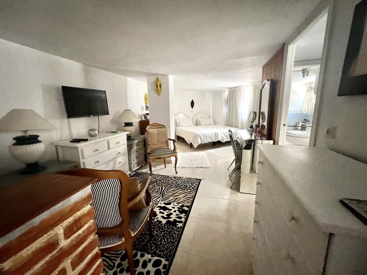 2 Zimmer Firma/Unternehmen zu verkaufen in Cabopino mit Pool - 325.000 € (Ref: 7956762)