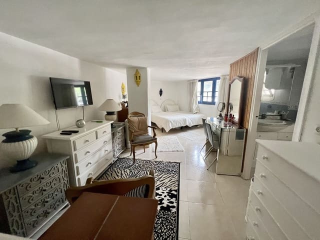 2 soveværelse Virksomhed til salg i Cabopino, Marbella med swimmingpool - € 325.000 (Ref: 7956762)