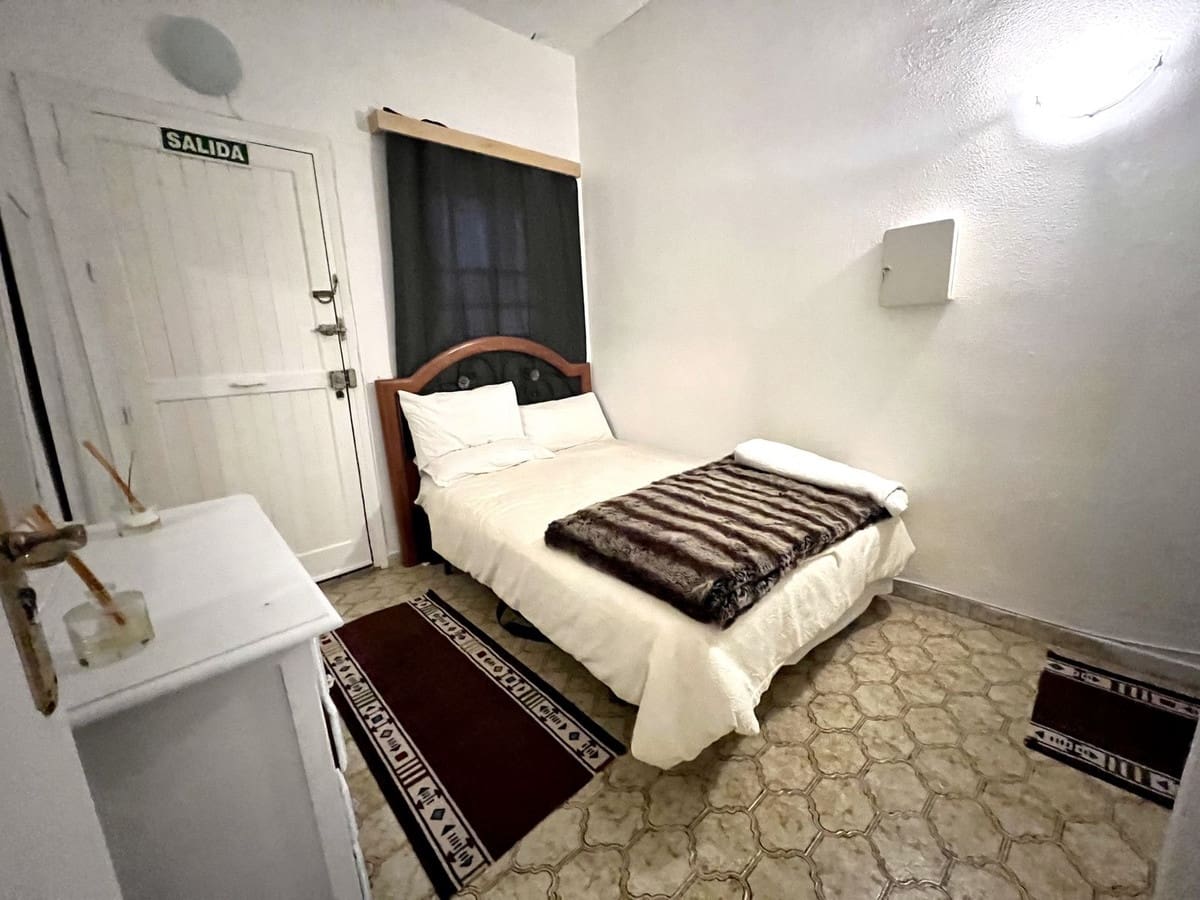 2 bedroom Business for sale in Cabopino with pool - € 325,000 (Ref: 7956762)