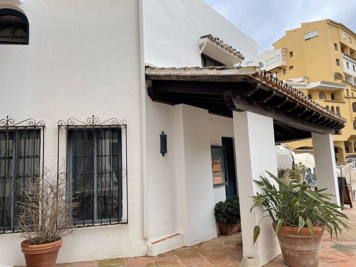 2 Zimmer Firma/Unternehmen zu verkaufen in Cabopino mit Pool - 325.000 € (Ref: 7956762)