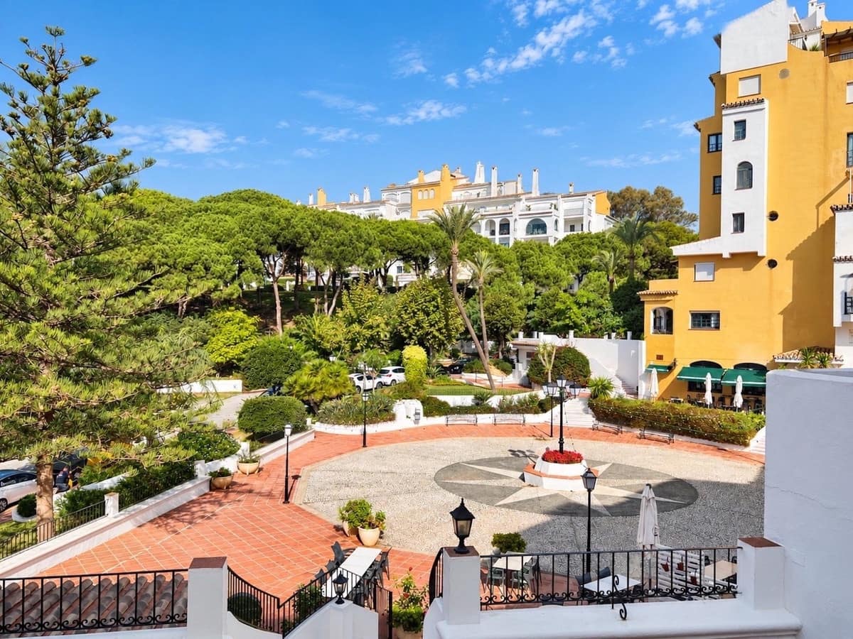 2 bedroom Business for sale in Cabopino with pool - € 325,000 (Ref: 7956762)