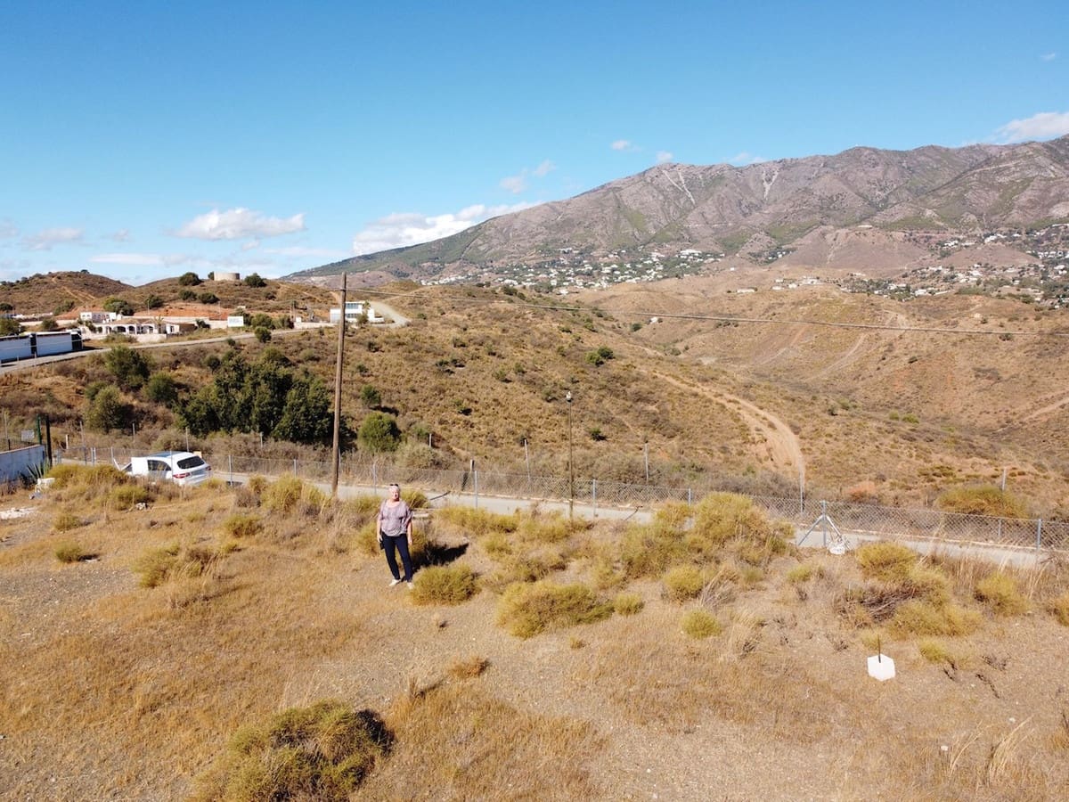 Building Plot for sale in Mijas Golf - € 250,000 (Ref: 7956778)