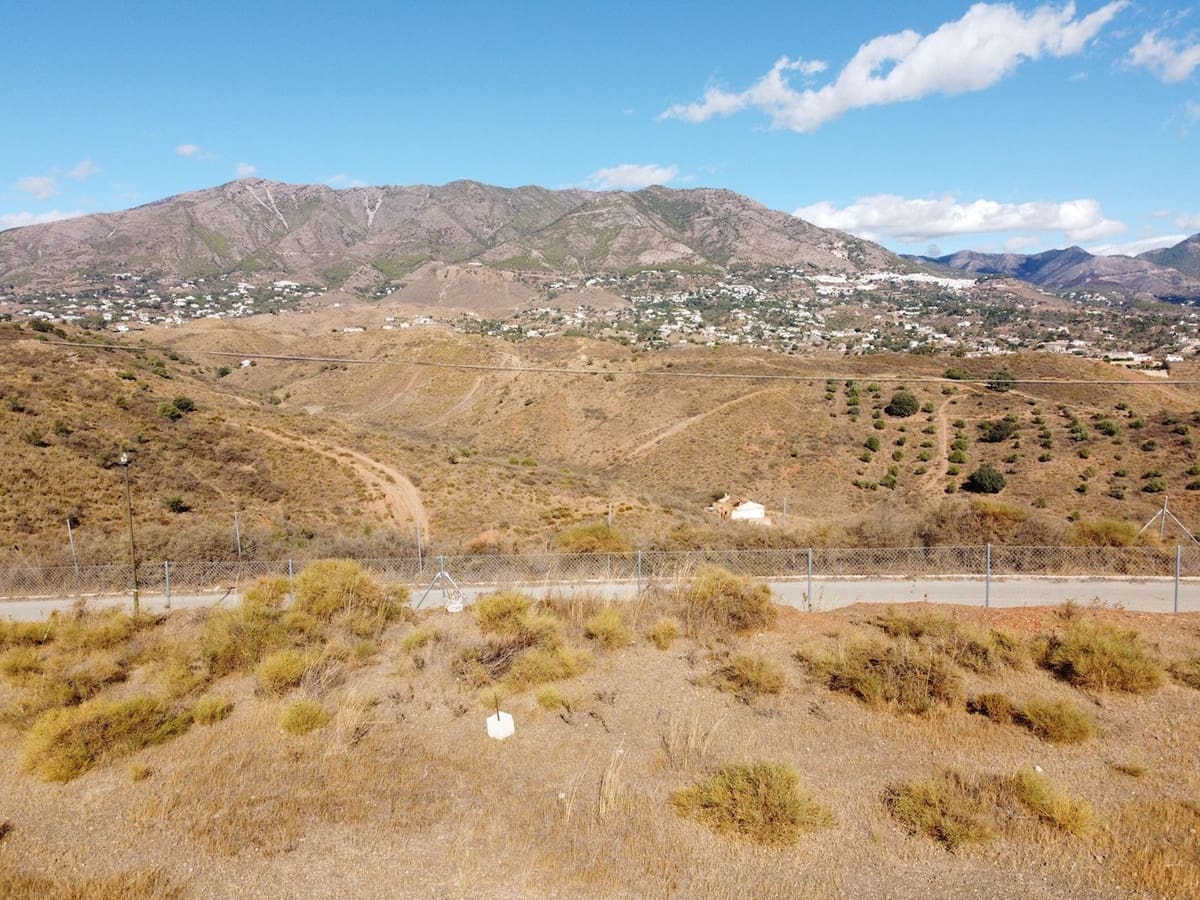 Building Plot for sale in Mijas Golf - € 250,000 (Ref: 7956778)