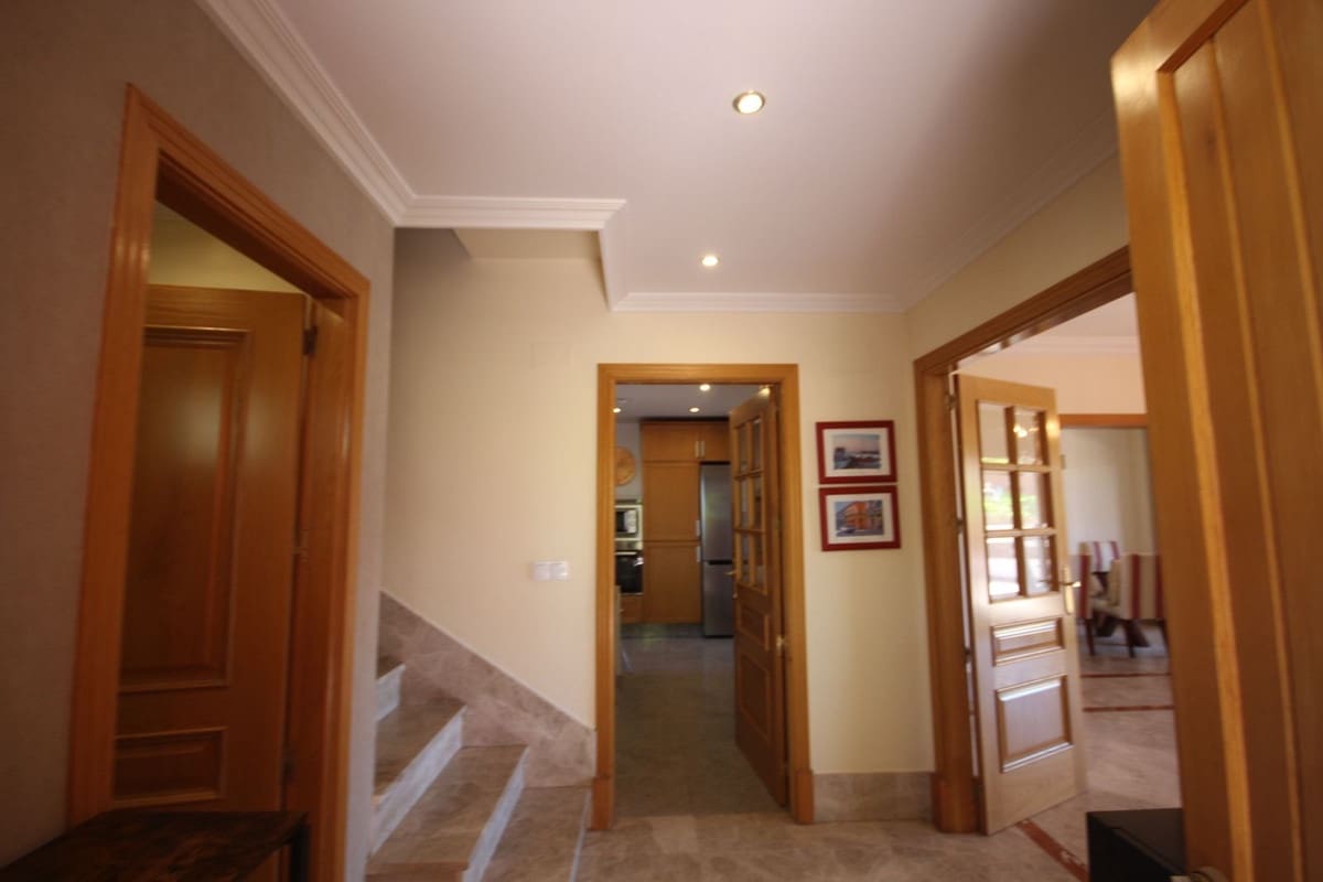 3 camera da letto Villetta Bifamiliare in vendita in Marbella con piscina garage - 890.000 € (Rif: 7956789)