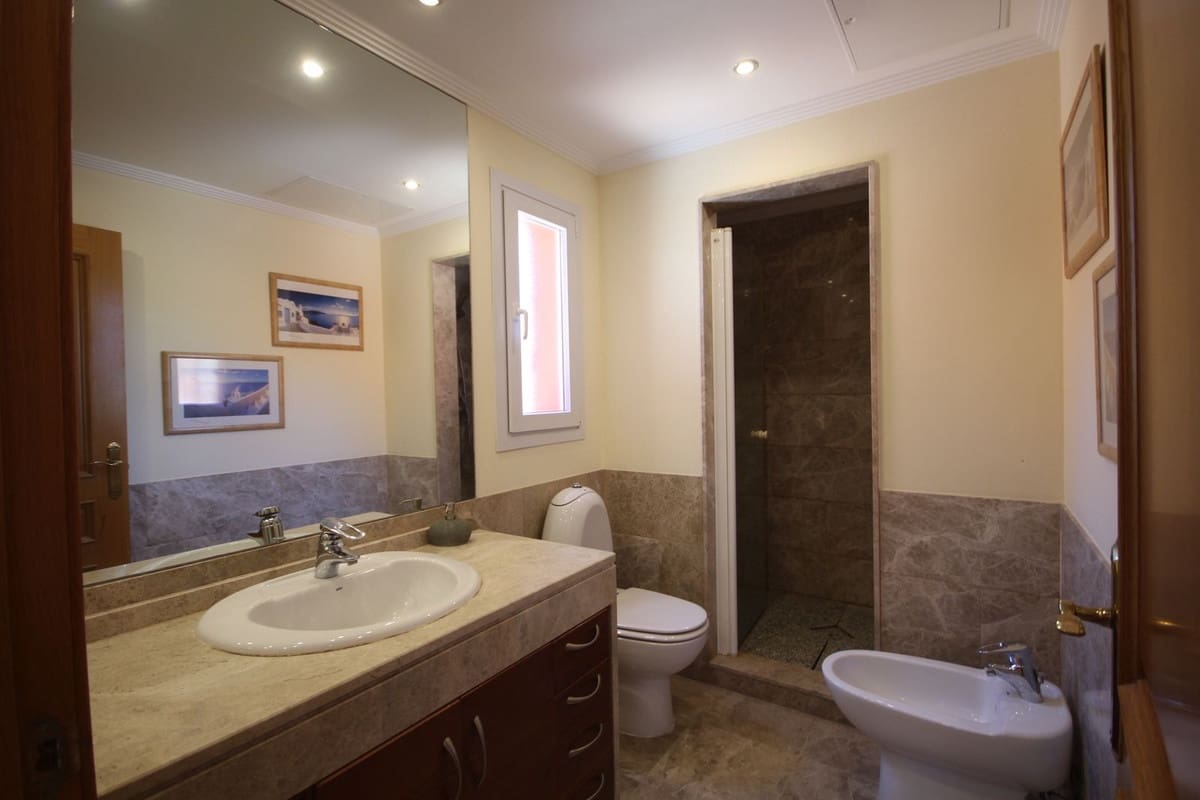 3 camera da letto Villetta Bifamiliare in vendita in Marbella con piscina garage - 890.000 € (Rif: 7956789)