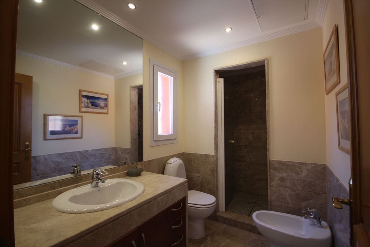 3 camera da letto Villetta Bifamiliare in vendita in Marbella con piscina garage - 890.000 € (Rif: 7956789)