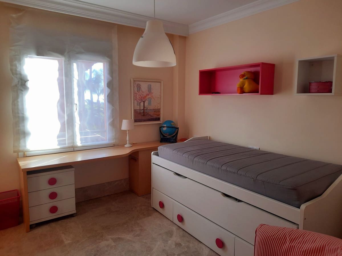 3 soverom Kjedet enebolig til salgs i Marbella med svømmebasseng garasje - € 890 000 (Ref: 7956789)