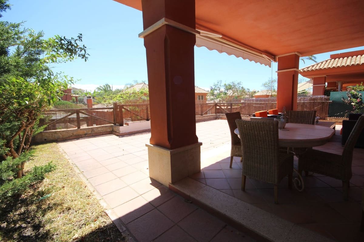 3 soverom Kjedet enebolig til salgs i Marbella med svømmebasseng garasje - € 890 000 (Ref: 7956789)