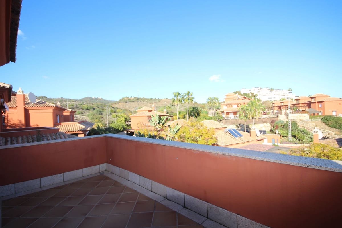 3 soverom Kjedet enebolig til salgs i Marbella med svømmebasseng garasje - € 990 000 (Ref: 7956789)