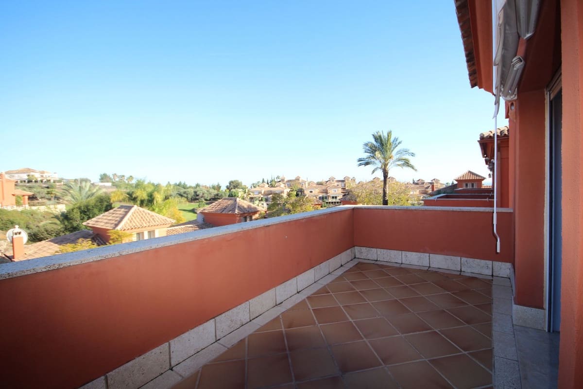 3 soverom Kjedet enebolig til salgs i Marbella med svømmebasseng garasje - € 990 000 (Ref: 7956789)