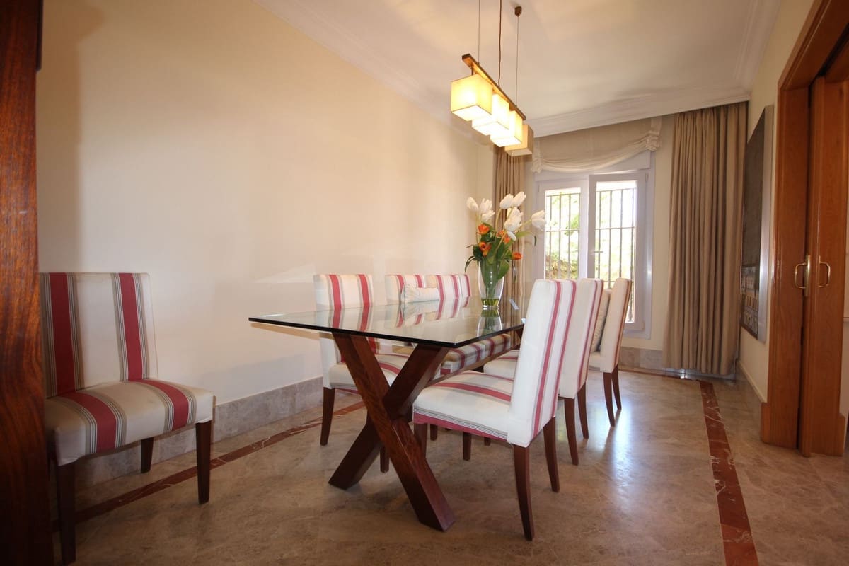 3 soverom Kjedet enebolig til salgs i Marbella med svømmebasseng garasje - € 990 000 (Ref: 7956789)