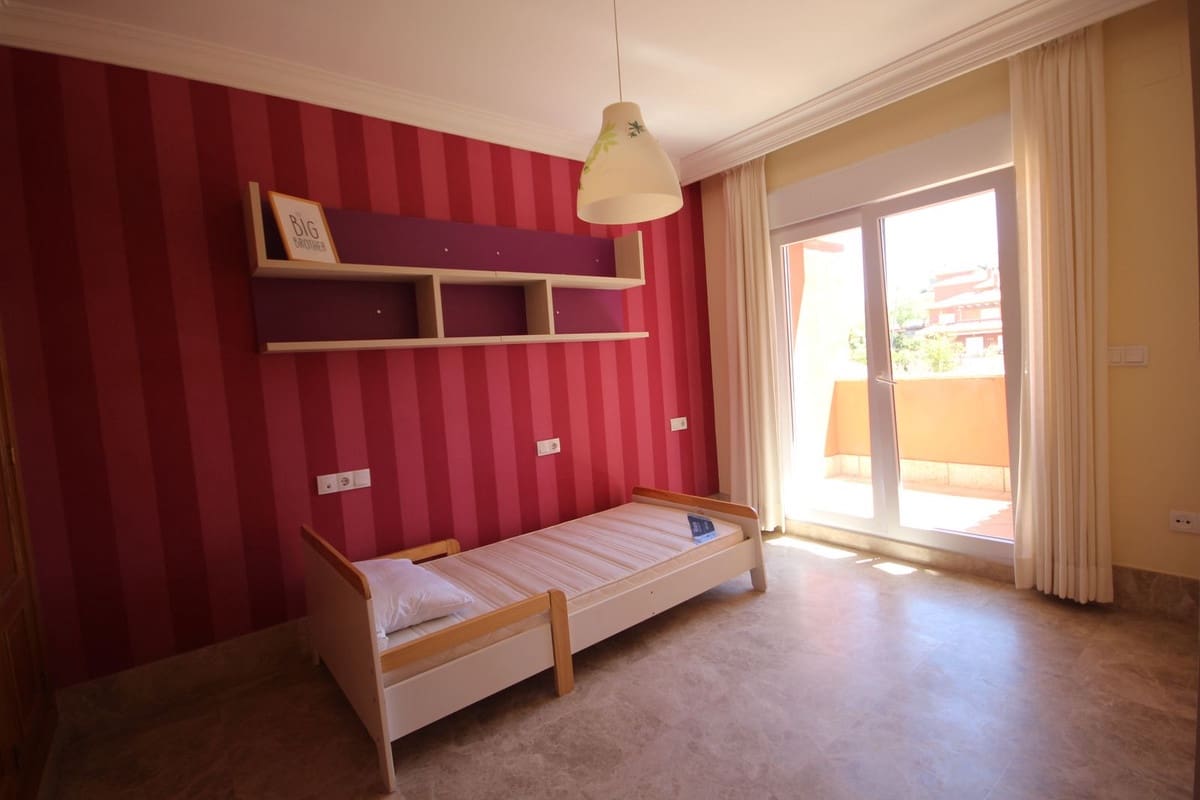 3 soverom Kjedet enebolig til salgs i Marbella med svømmebasseng garasje - € 990 000 (Ref: 7956789)