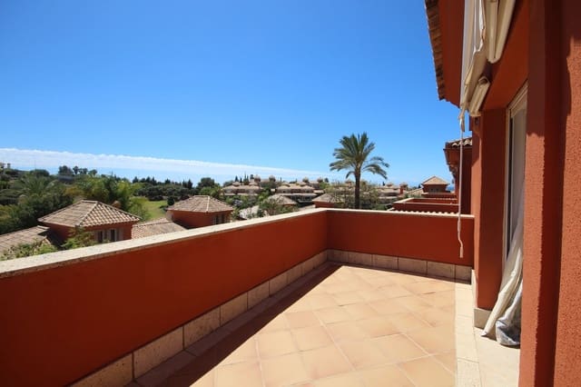 3 sovrum Semi-fristående Villa till salu i Santa Clara, Marbella med pool garage - 990 000 € (Ref: 7956789)